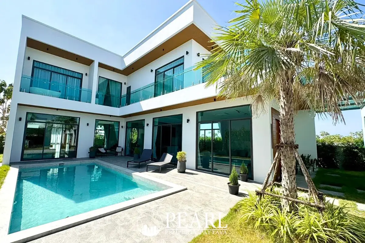 4 Bedroom House for Sale in The Sugar Palm Villa private swimming pool