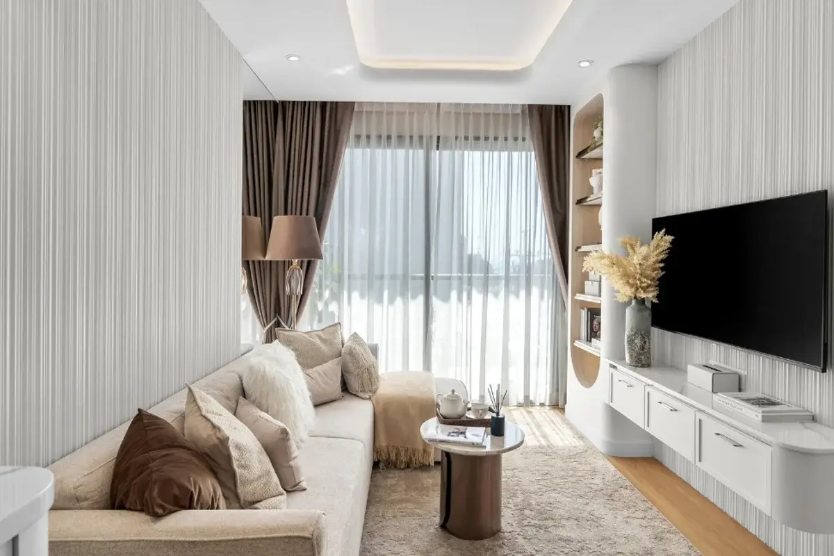 2 Bedroom Condo for Sale in Seaspire Jomtien master bedroom with sea view