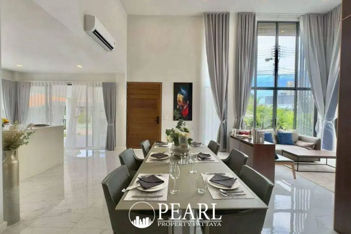 3 Bedroom House for Sale in Thamber Private Pool Villa modern kitchen and dining area