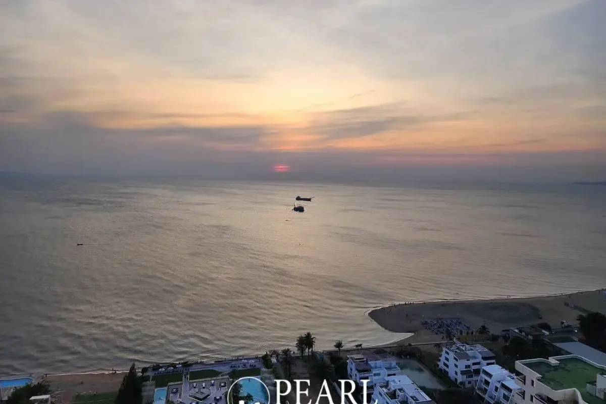 3 Bedroom Condo for Sale in Veranda Residence Pattaya master bedroom with sea view