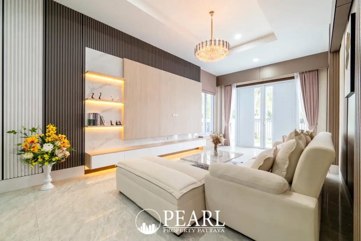 3 Bedroom House for Sale in East Pattaya private swimming pool