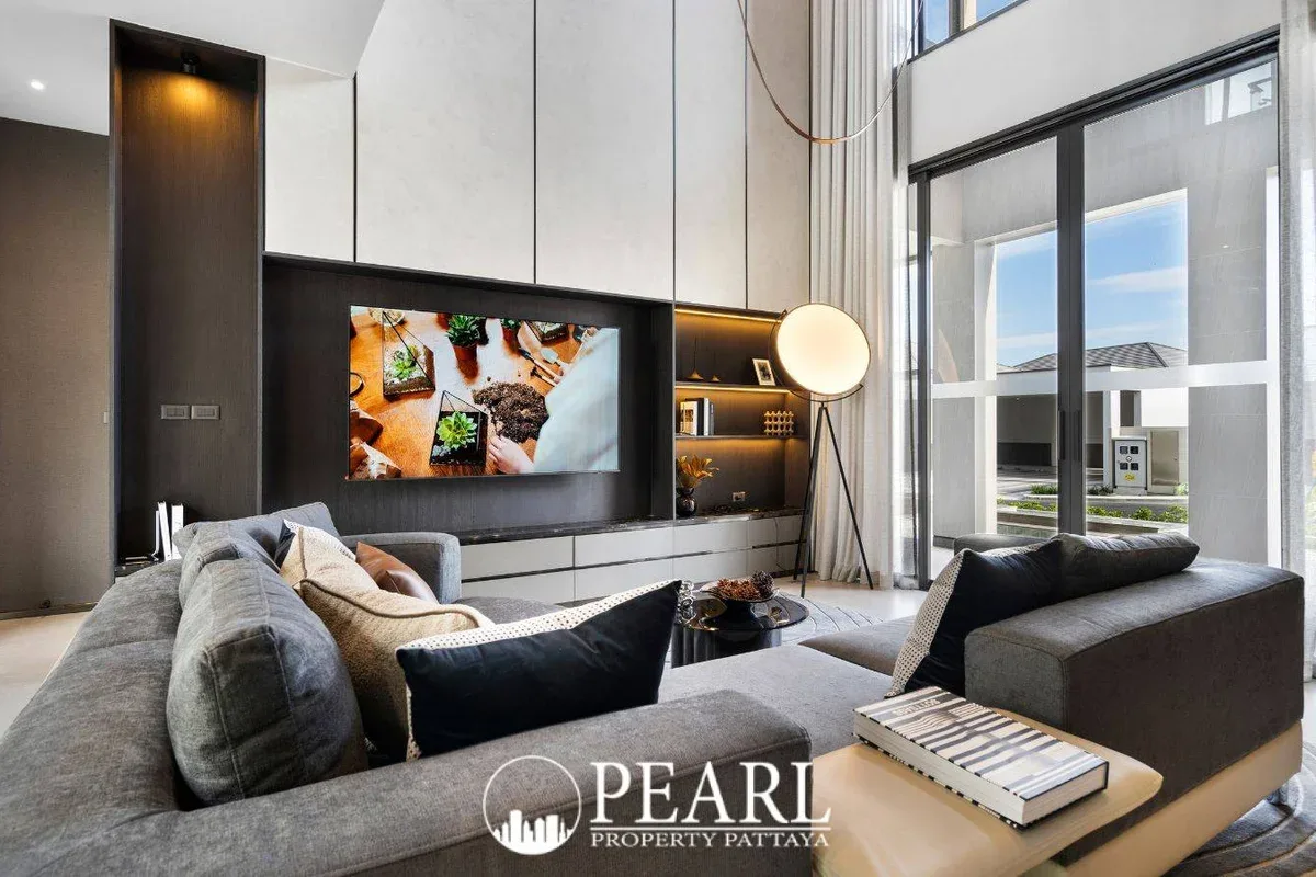 5 Bedroom Villa for Sale in Nong Prue modern fully equipped kitchen