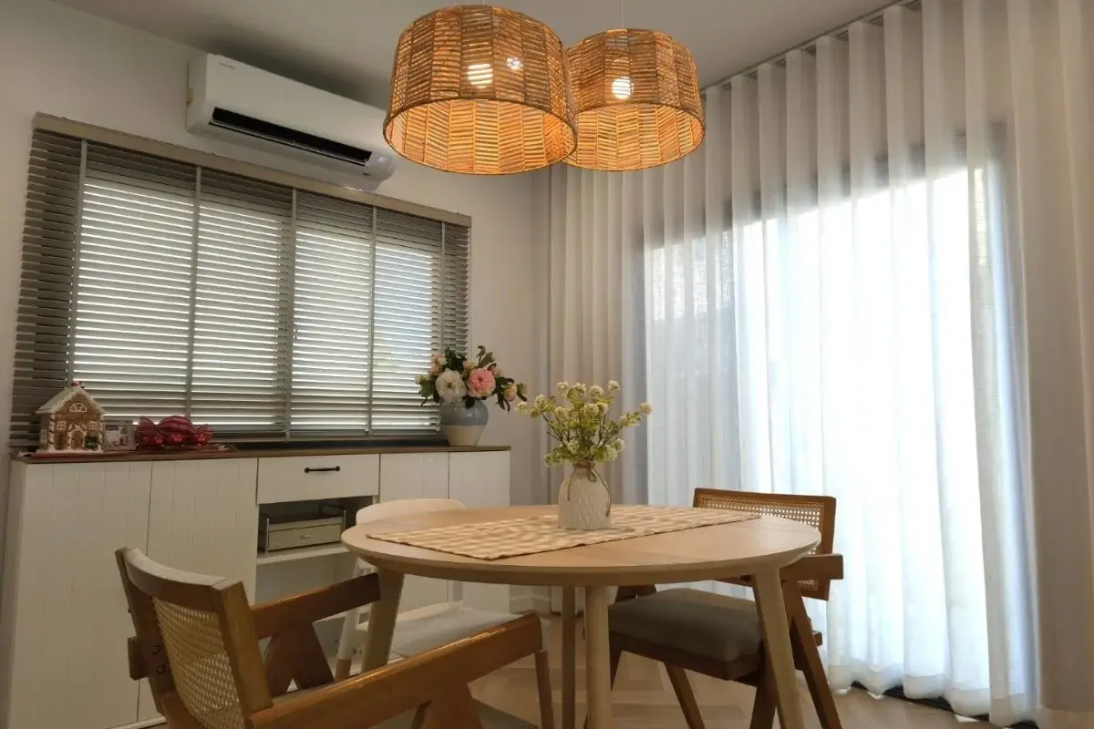 4 Bedroom House for Rent at Supalai Palm Ville Sukhumvit - Rongpo - dining area with round wooden table, chairs, and woven pendant lights.