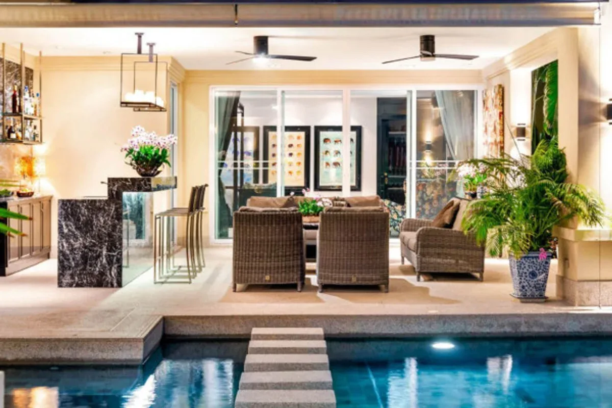 8 Bedroom House for Sale at The Vineyard, master bedroom with king-size bed and ensuite bathroom