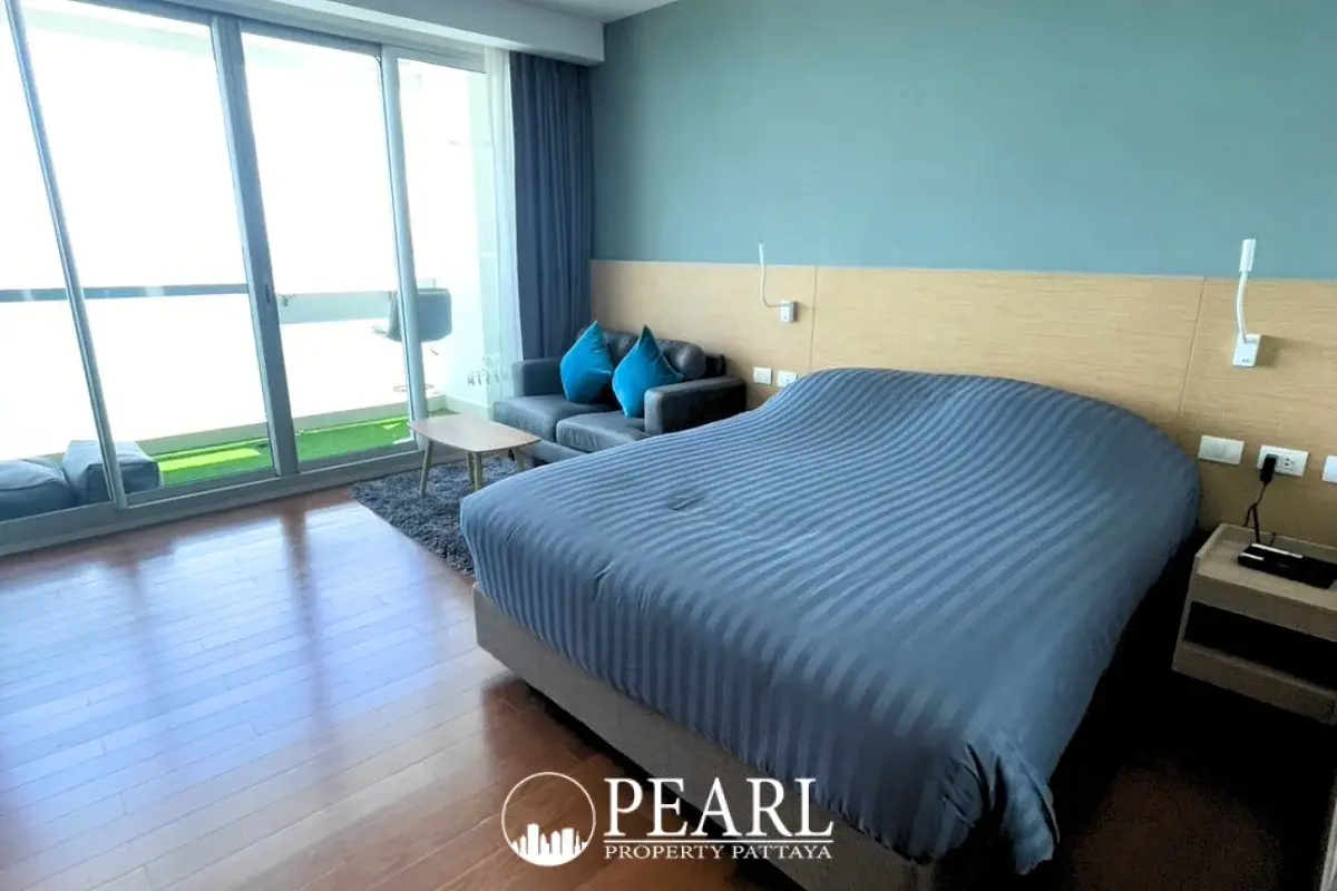 1 Bedroom Condo for Sale at Palm Wongamat balcony with sea view