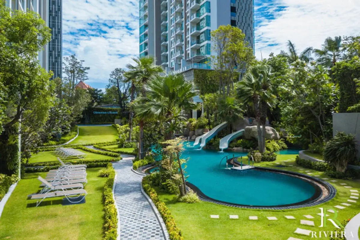 1 Bedroom Condo for Sale in The Riviera Wongamat bathroom with shower and vanity