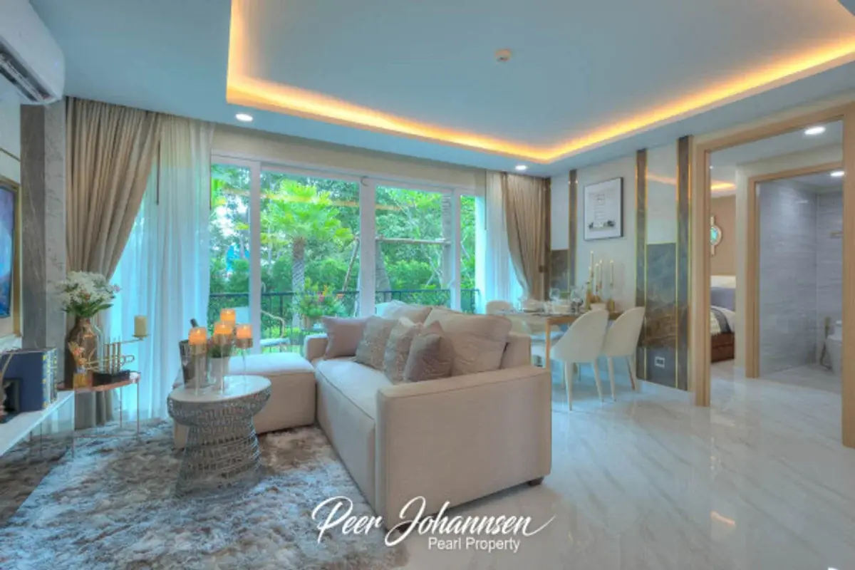 2 Bedroom Condo for Sale at Dusit Grand Park 2 master bedroom with ensuite