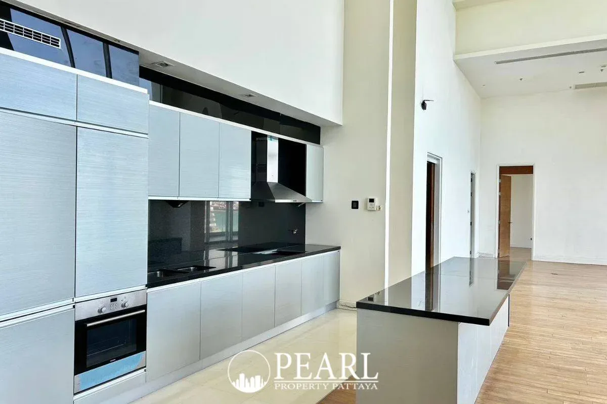 4 Bedroom Condo for Sale in The Cove Pattaya private balcony overlooking the ocean