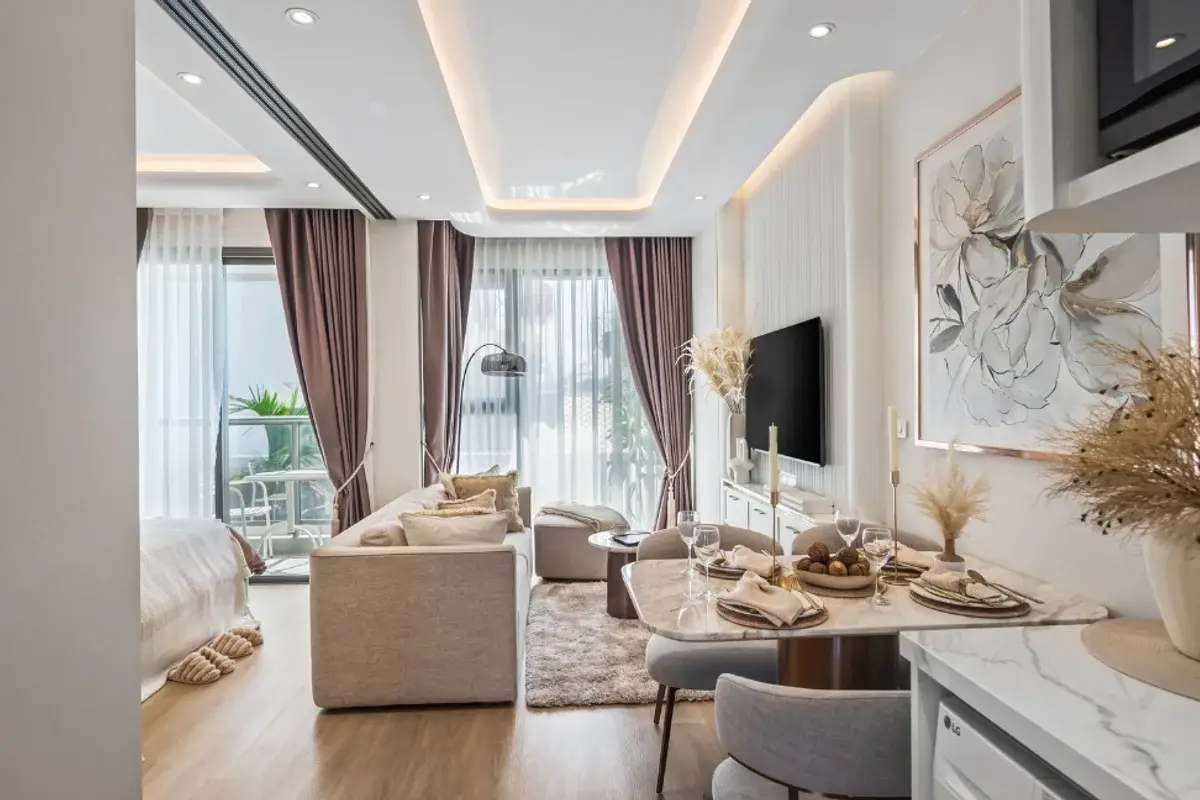 1 Bedroom Condo for Sale in Seaspire Jomtien fully equipped kitchen with dining area