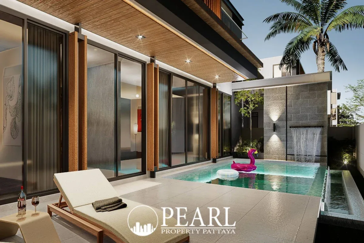 5 Bedroom House for Sale in The Ozone Wealth Jomtien Pool Villa Pattaya spacious living room