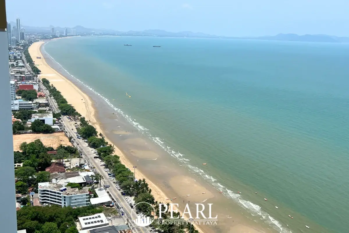 1 Bedroom Condo for Rent in Copacabana Beach Jomtien bedroom with bed and window