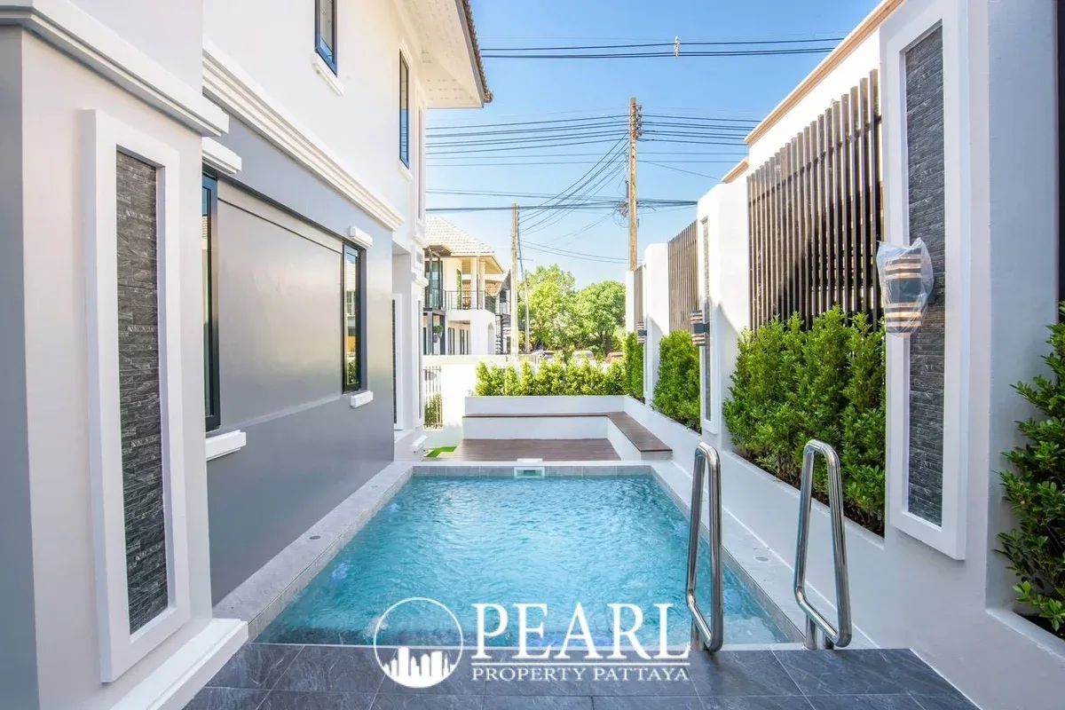 4 Bedroom House for Sale in Central Park 2 Pattaya private swimming pool