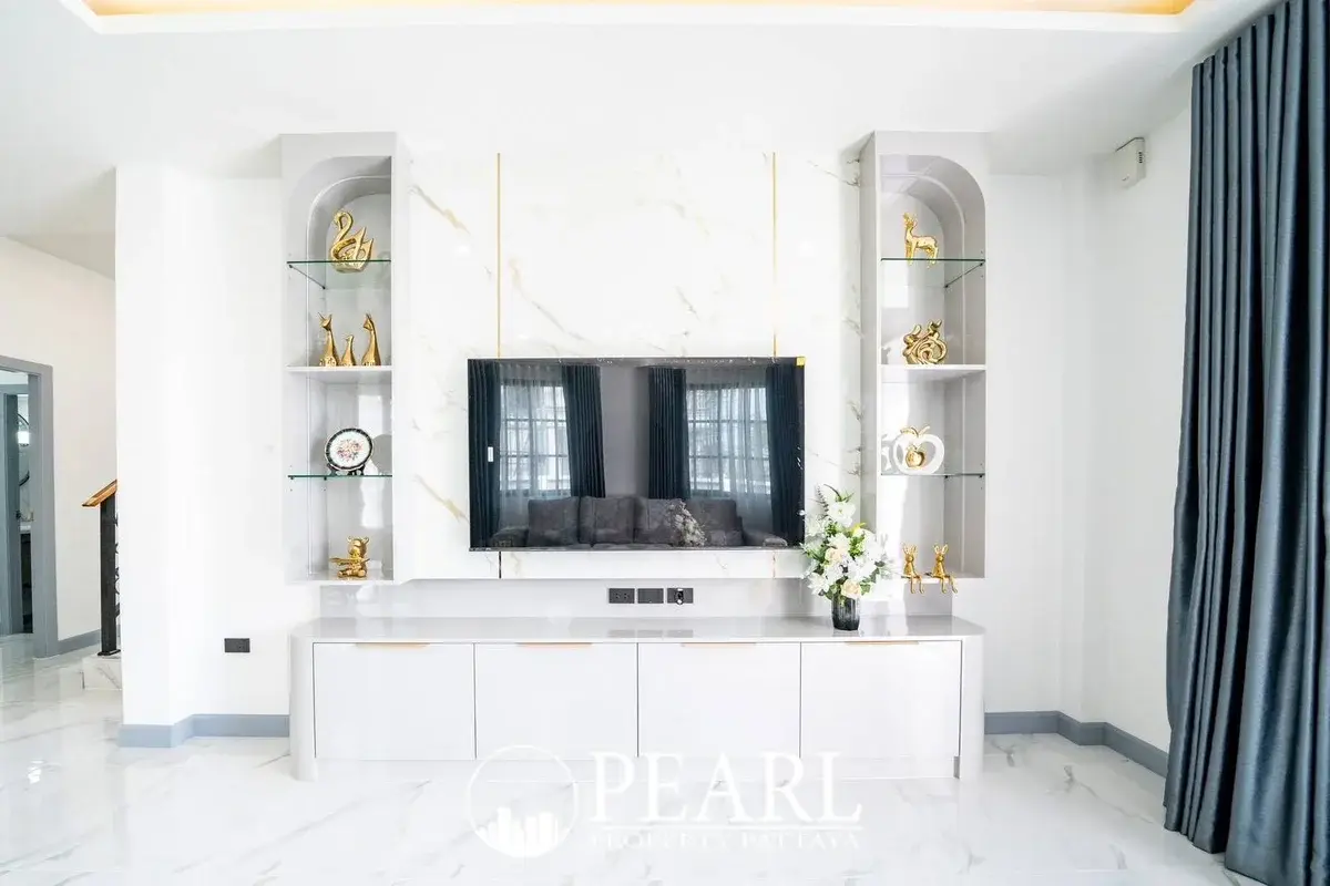 4 Bedroom House for Sale in Central Pattaya second bedroom