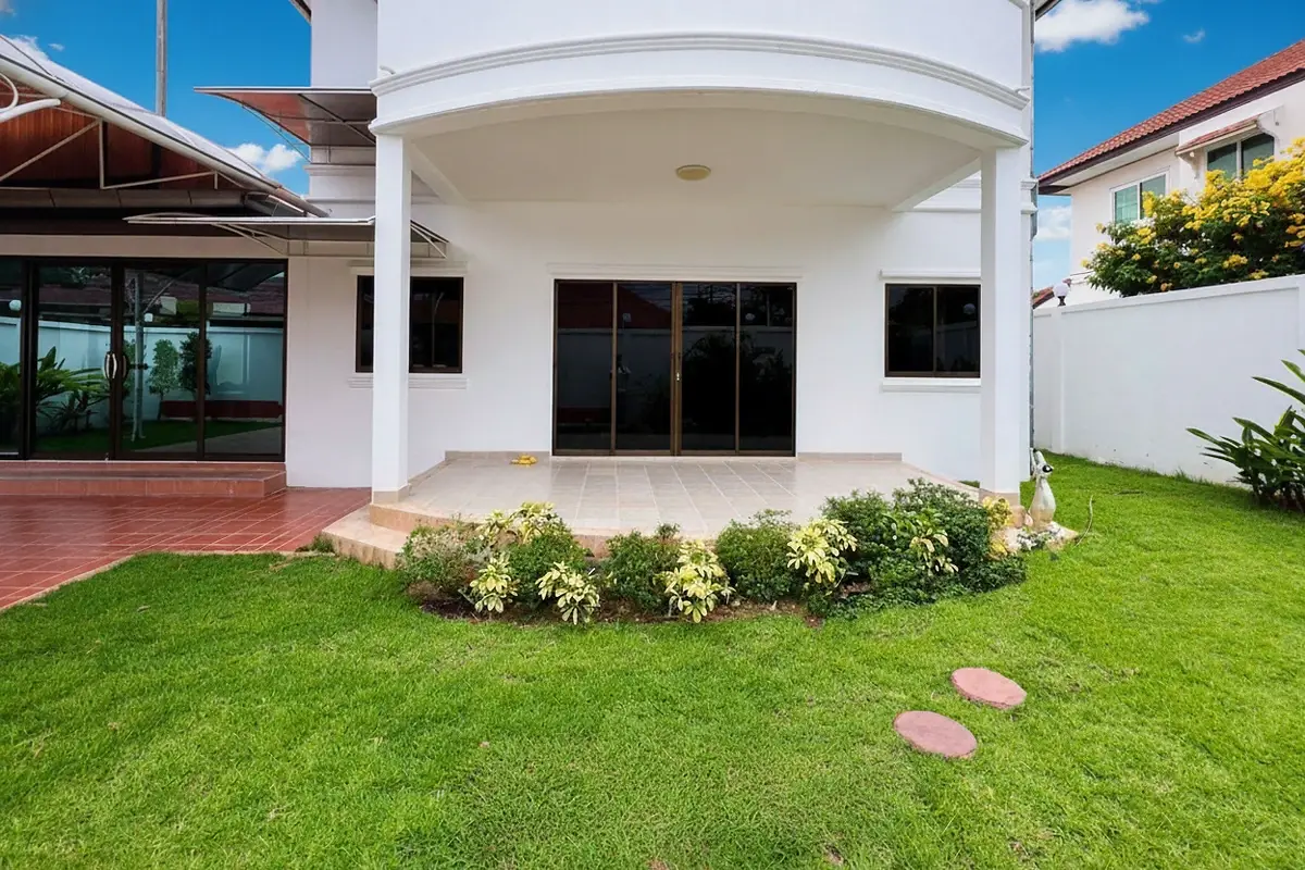 Royal View Village entrance sign made of stone with metal lettering.