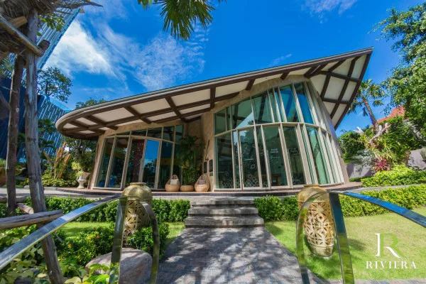 1 Bedroom Condo for Sale in The Riviera Wongamat spacious bedroom with king-size bed