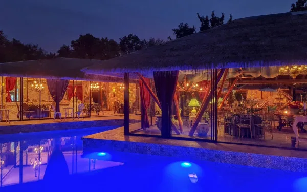 10 Bedroom House for Sale in Bang Saray master bedroom with ensuite bathroom