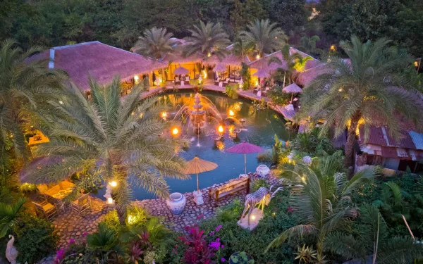 10 Bedroom House for Sale in Bang Saray luxurious swimming pool with sun loungers