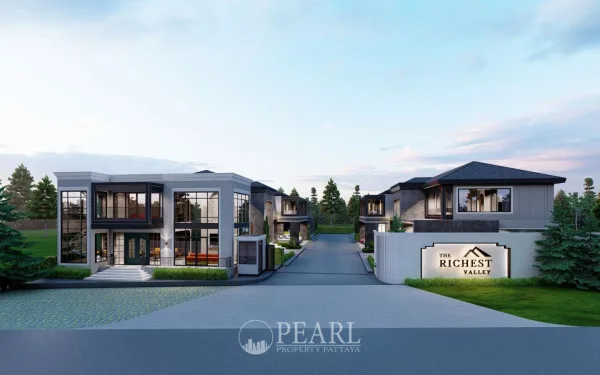 5 Bedroom House for Sale in The Richest Valley spacious living room with modern decor