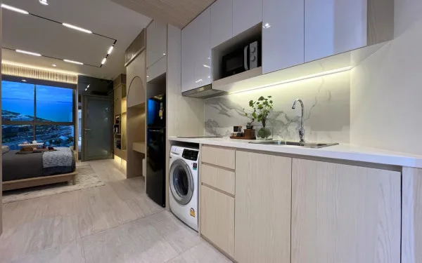 1 Bedroom Condo for Sale in SKYPARK Lucean Jomtien Pattaya sleek kitchen with appliances