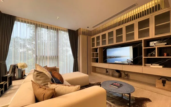 2 Bedroom Condo for Sale in SKYPARK Lucean Jomtien Pattaya elegant bathroom with walk-in shower