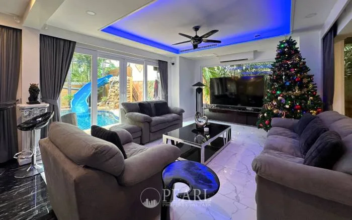 3 Bedroom House for Sale in Chateau Dale master bedroom with ensuite