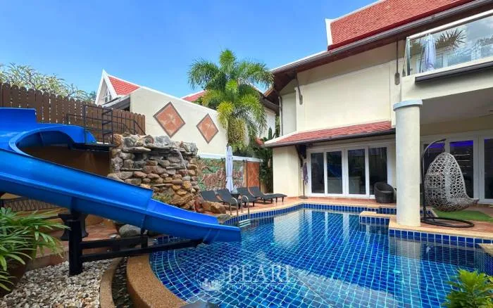 3 Bedroom House for Sale in Chateau Dale modern kitchen with island