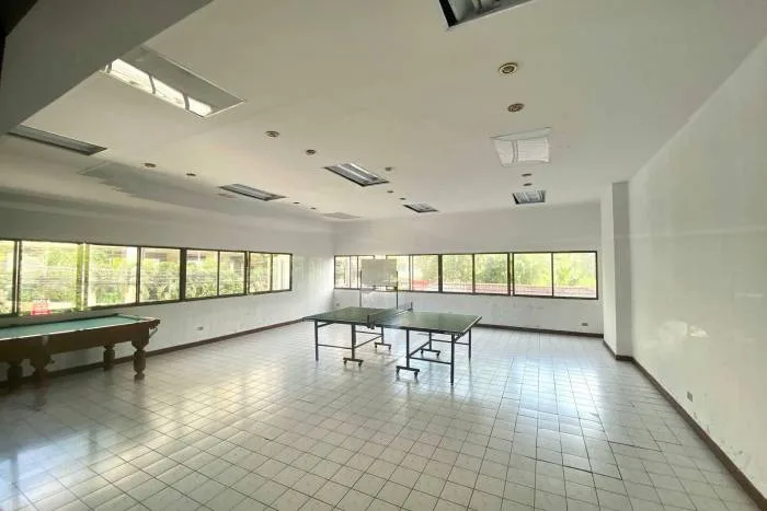 Kieng Talay fitness center with various exercise machines, blue carpet, and mirrored walls.