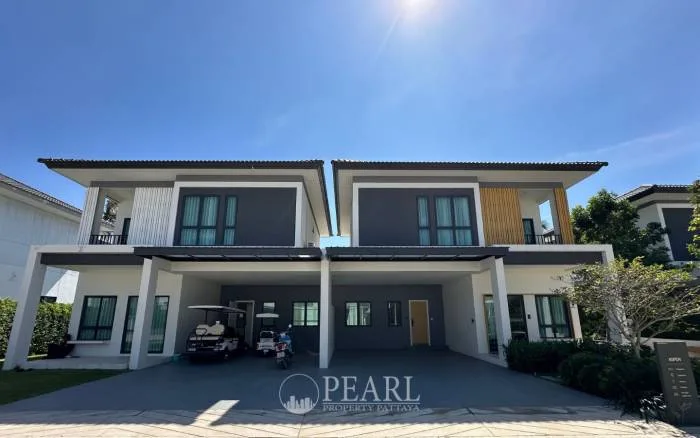 3 Bedroom House for Sale in Tropical Village 3 spacious living room