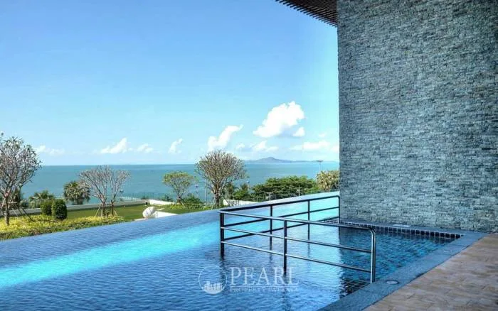 1 Bedroom Condo for Sale in Cetus Beachfront bedroom with king-size bed