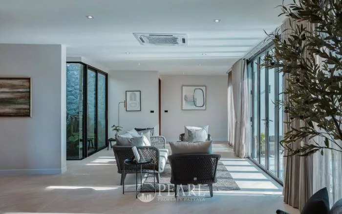 3 Bedroom Villa for Sale in Nong Prue master bedroom with ensuite