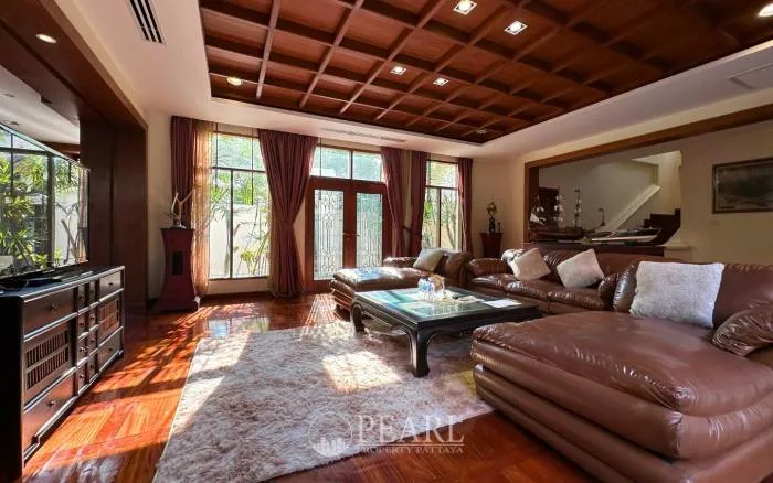 4 Bedroom Villa for Sale in Bang Lamung elegant dining area next to large windows