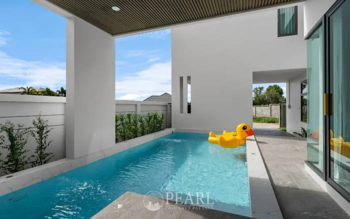 4 Bedroom House for Sale in The Cave Ville modern kitchen with island