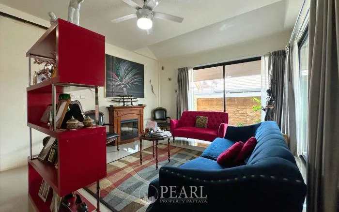 2 Bedroom House for Sale in Huay Yai modern kitchen with appliances