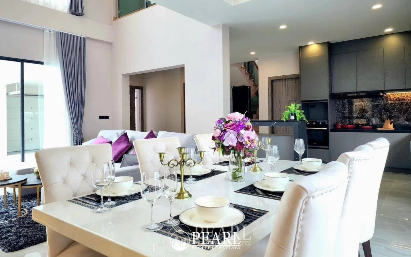 4 Bedroom House for Sale in Central Pattaya second bedroom