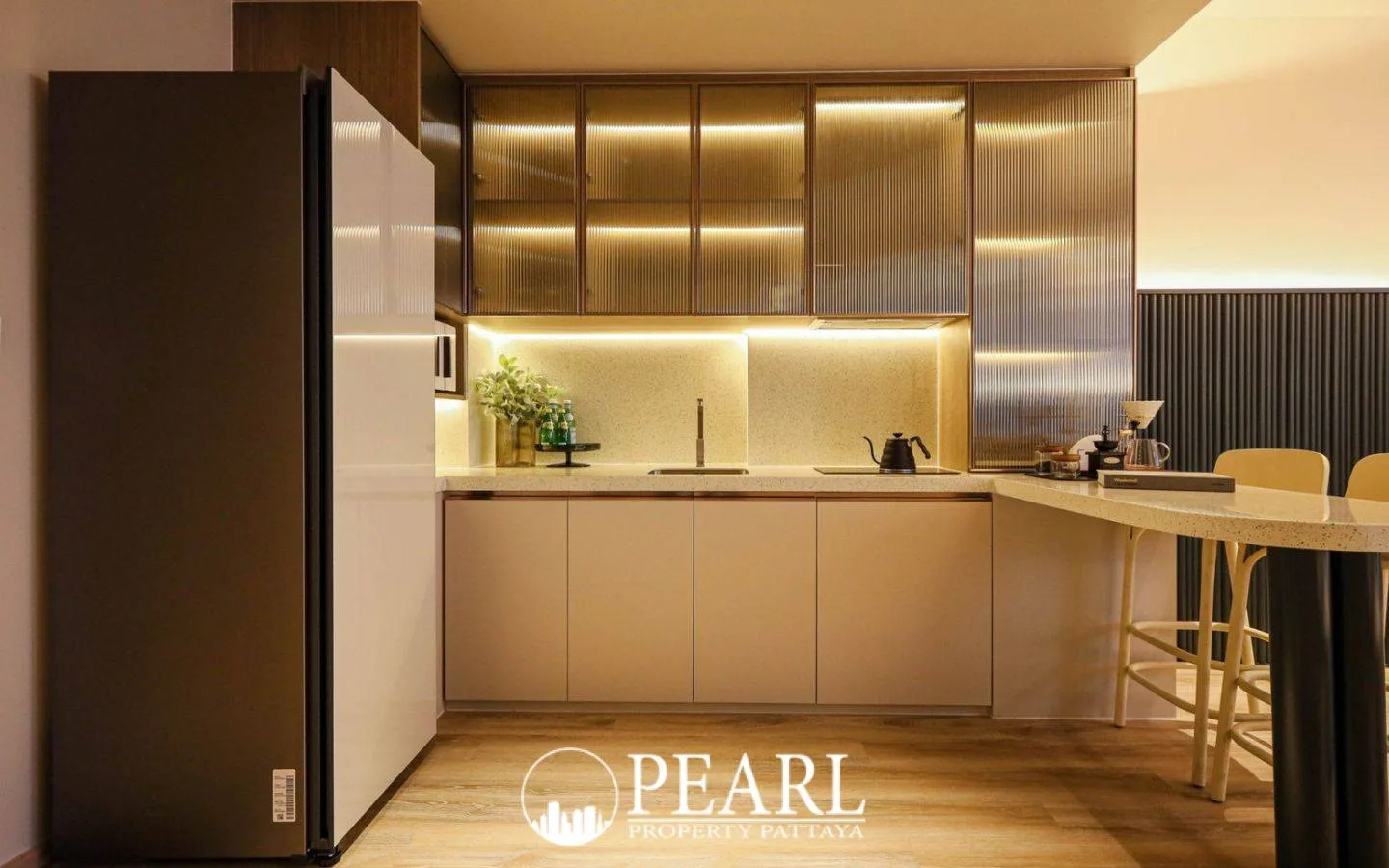 1 Bedroom Condo for Sale in Arom Jomtien luxurious bathroom with walk-in shower