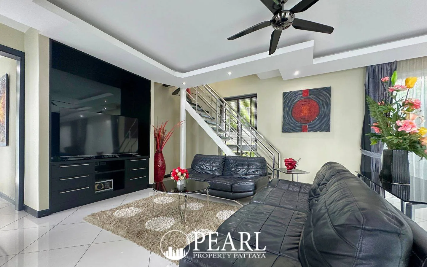 5 Bedroom House for Sale in Palm Oasis Villas spacious living room