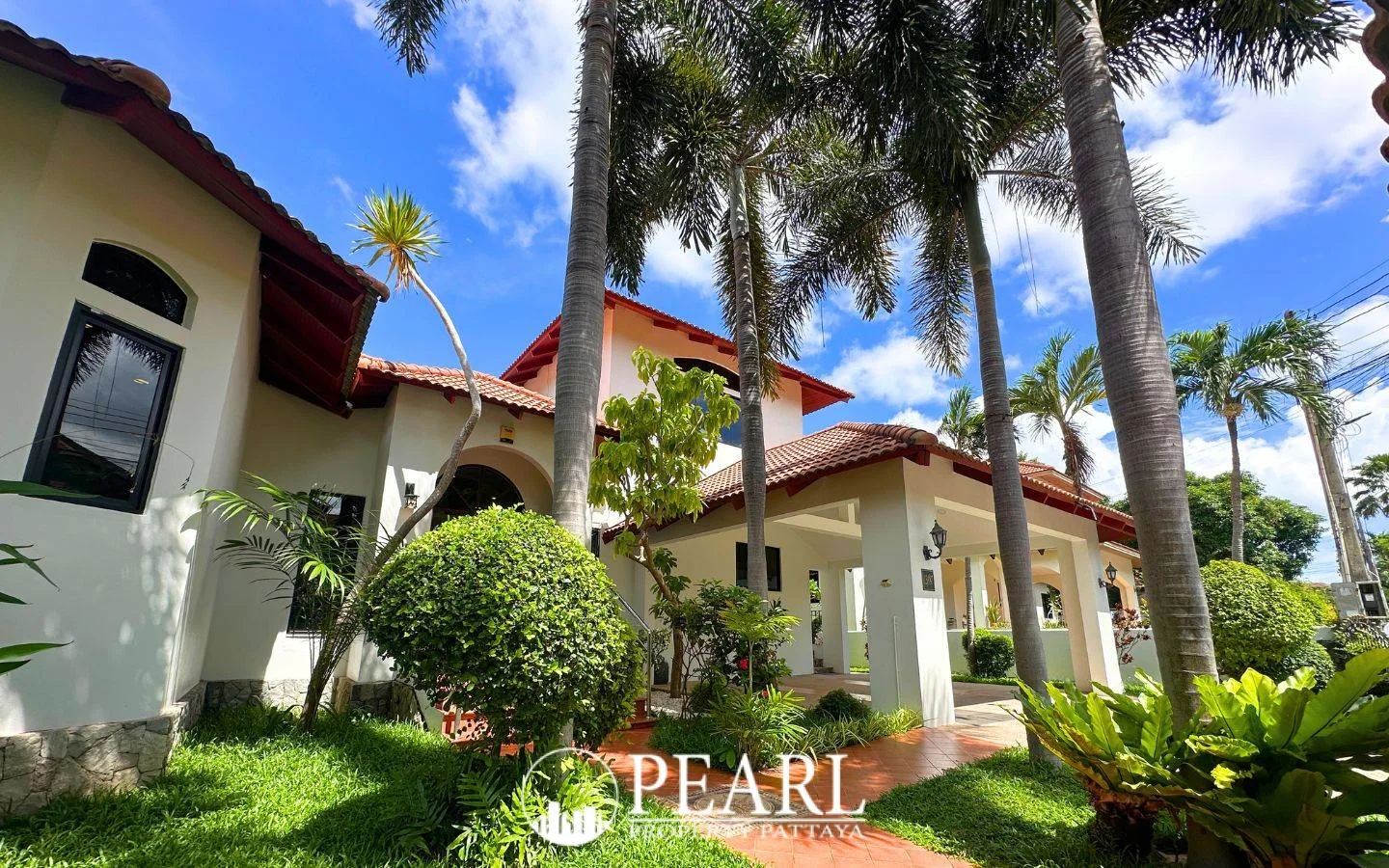 5 Bedroom House for Sale in Central Pattaya private swimming pool