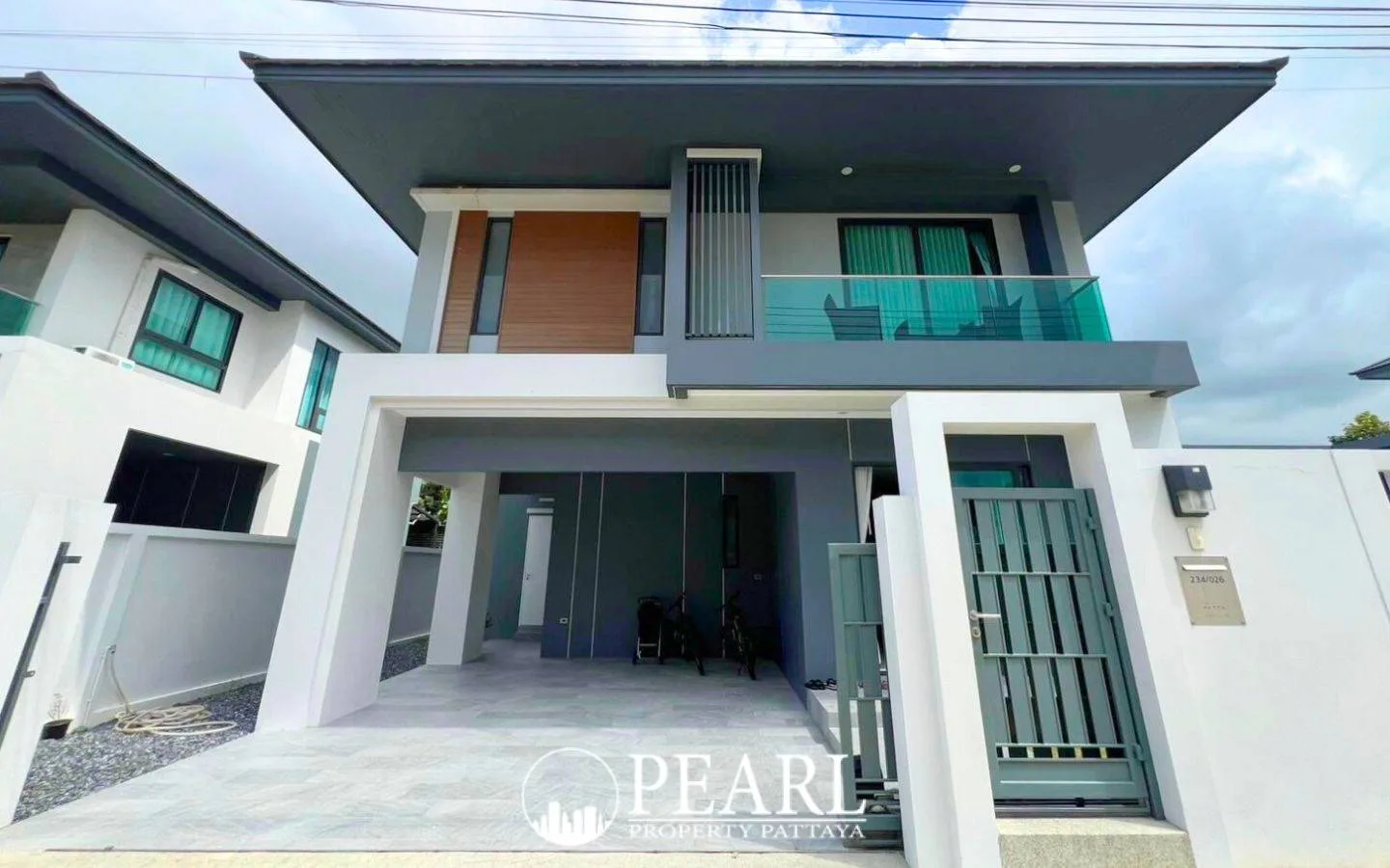 3 Bedroom House for Sale in Patta Ville spacious living room