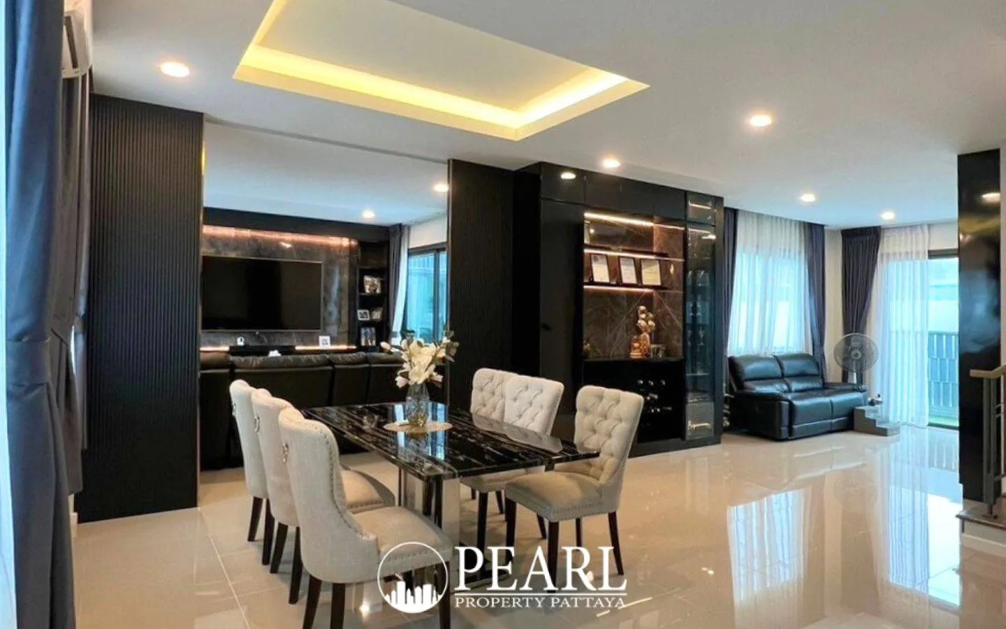 3 Bedroom House for Sale in Patta Ville master bedroom with ensuite