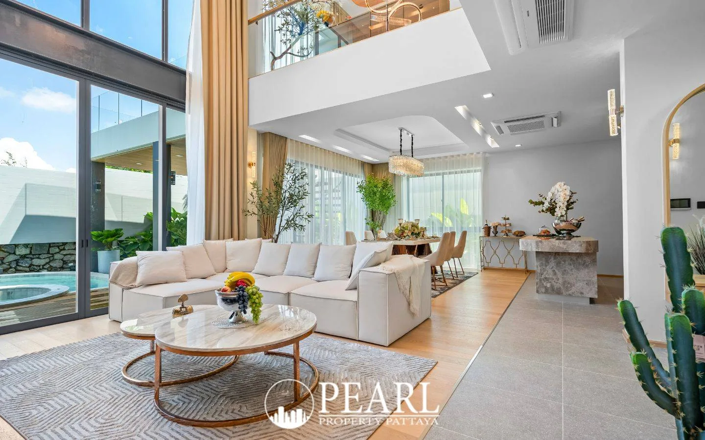 5 Bedroom House for Sale in Central Pattaya modern kitchen with island