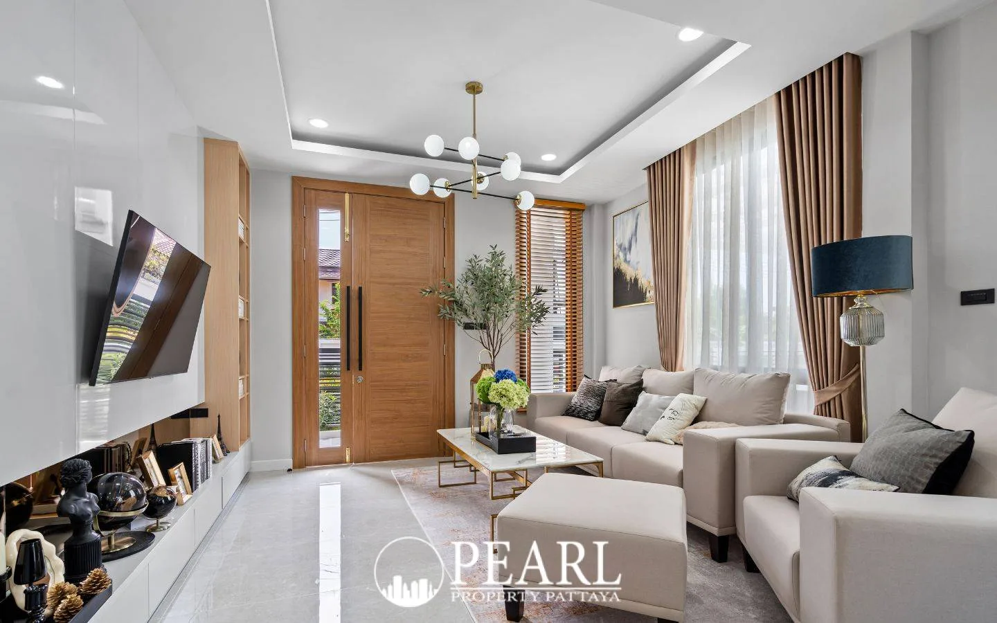 4 Bedroom House for Sale in Huay Yai spacious living room