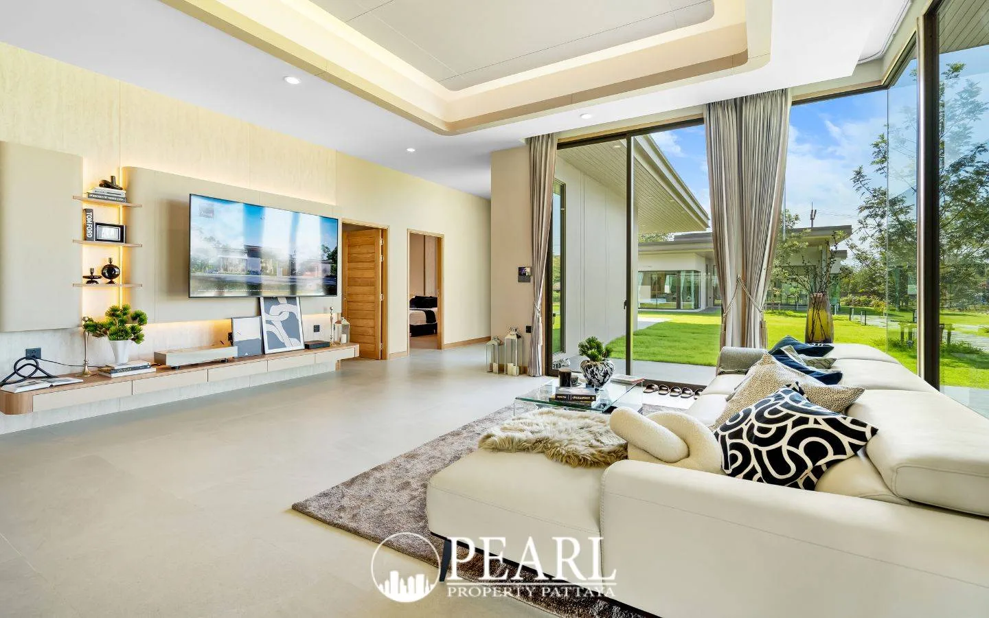 4 Bedroom House for Sale in Baan Pattaya 7 (Ascent) private swimming pool