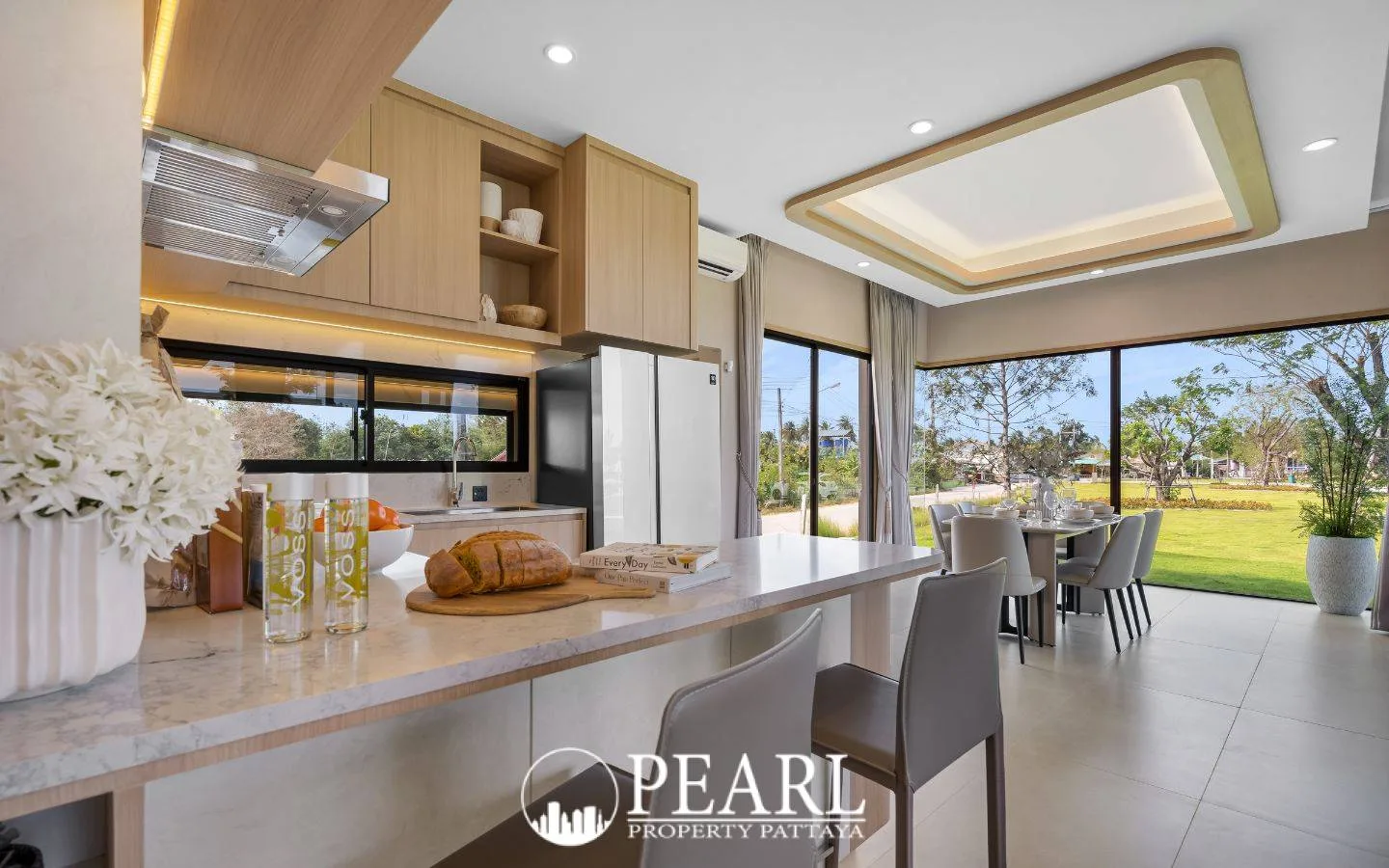 3 Bedroom House for Sale in Baan Pattaya 7 (Ascent) master bedroom with ensuite