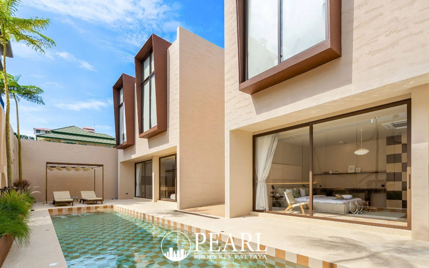 5 Bedroom House for Sale in Villa Barrera spacious living room