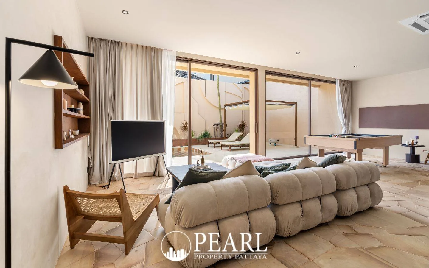 5 Bedroom House for Sale in Villa Barrera second bedroom