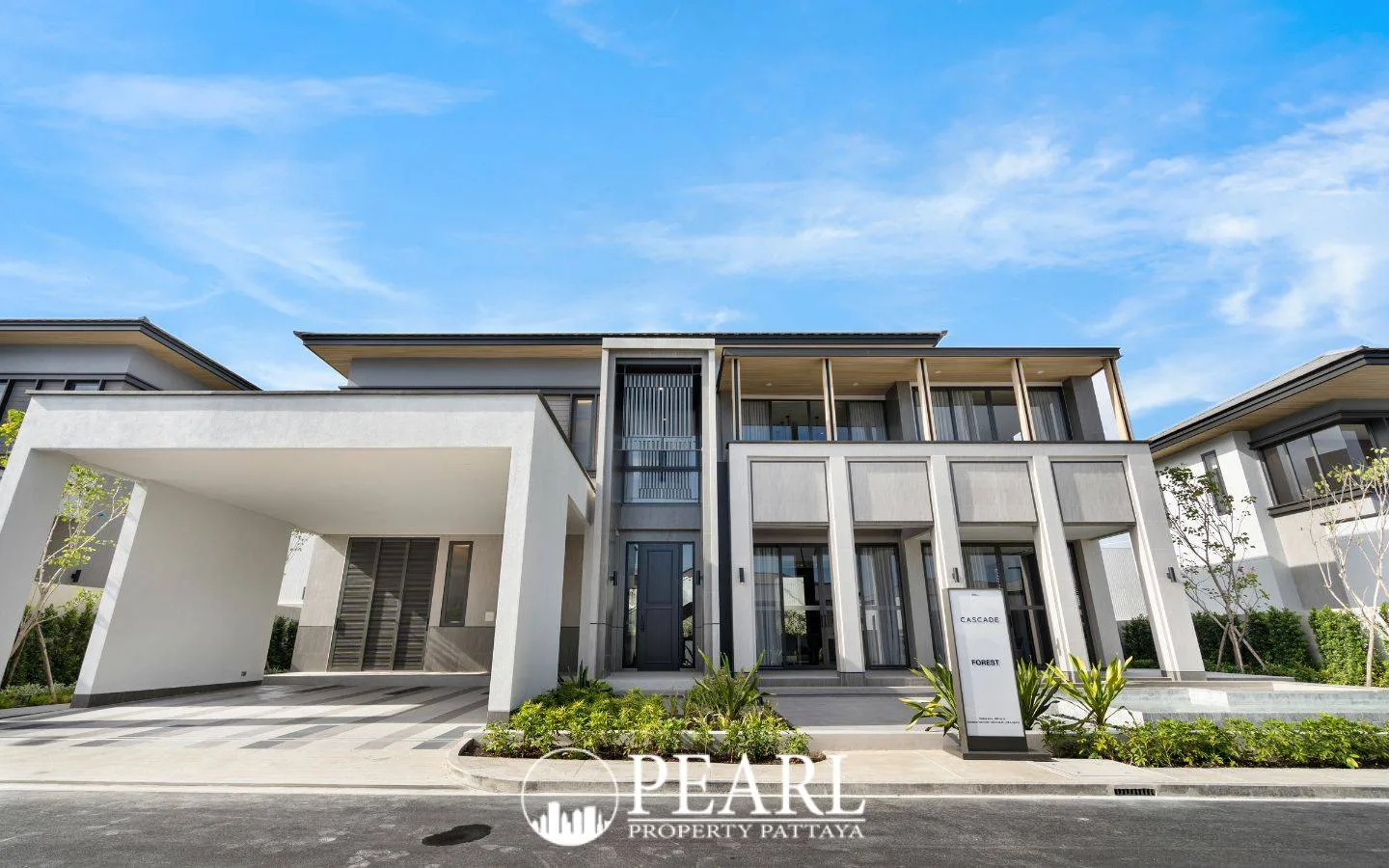 5 Bedroom Villa for Sale in Nong Prue private swimming pool with sun loungers