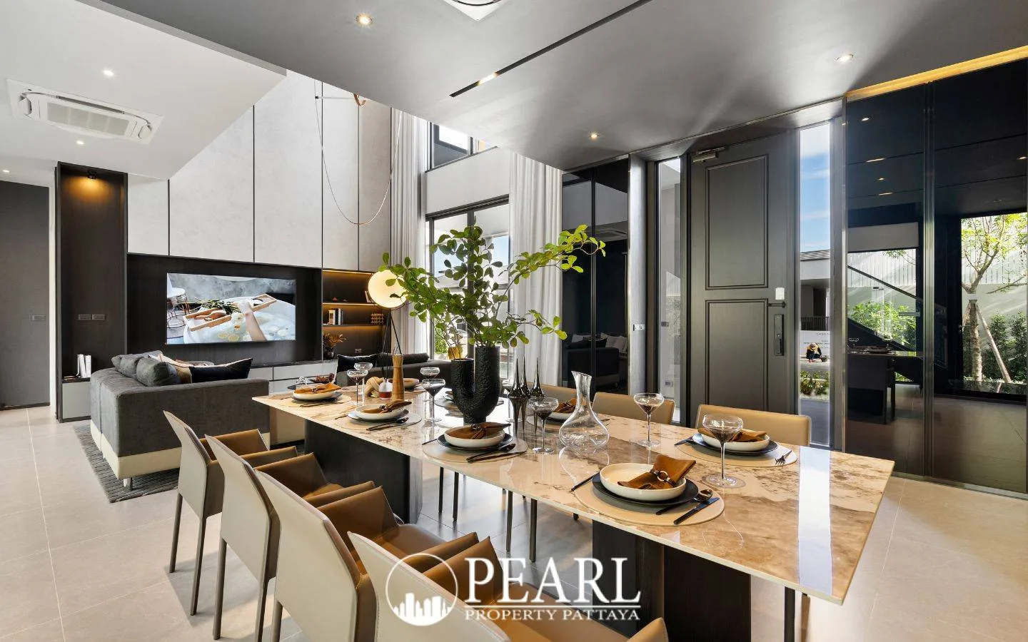 5 Bedroom Villa for Sale in Nong Prue spacious open-plan living room