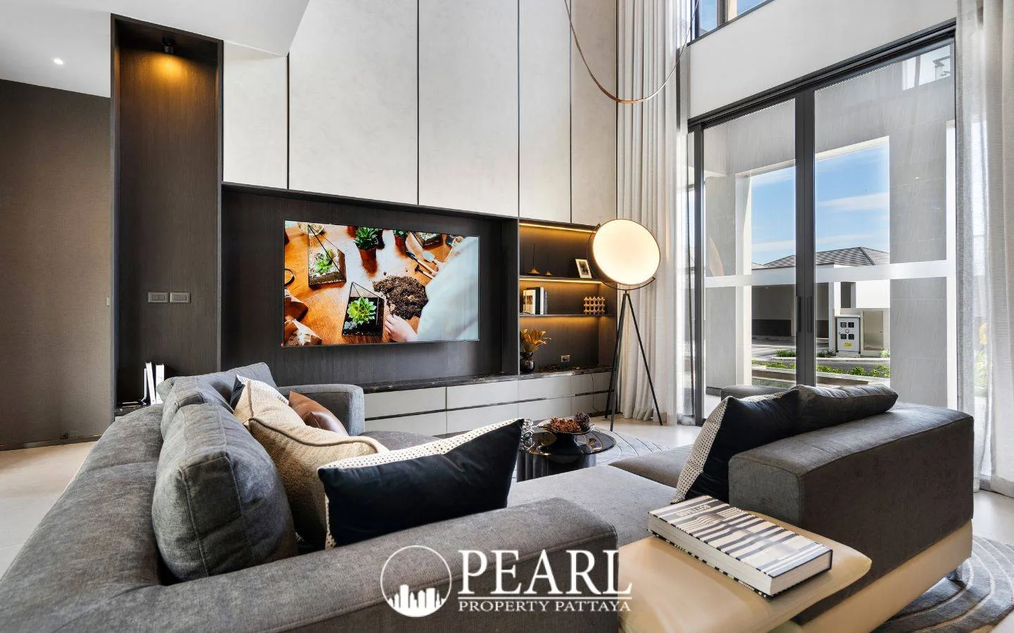 5 Bedroom Villa for Sale in Nong Prue modern fully equipped kitchen