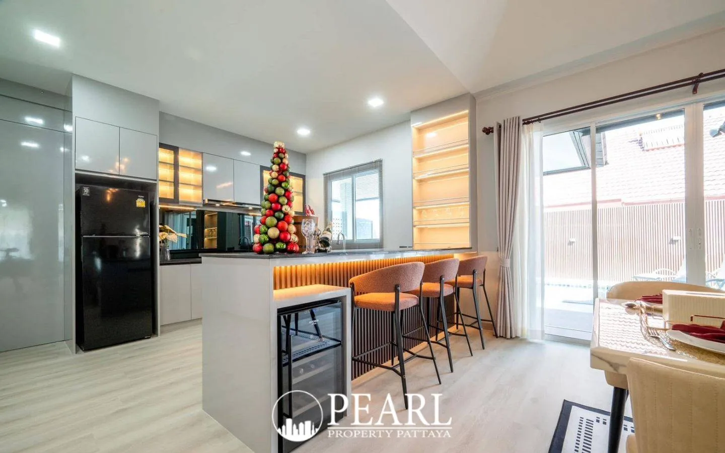 4 Bedroom House for Sale in L Pattaya modern kitchen