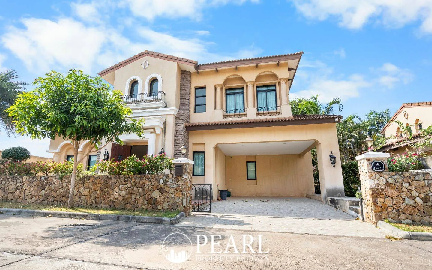 3 Bedroom House for Sale in Nusa Chivani Pattaya front entrance